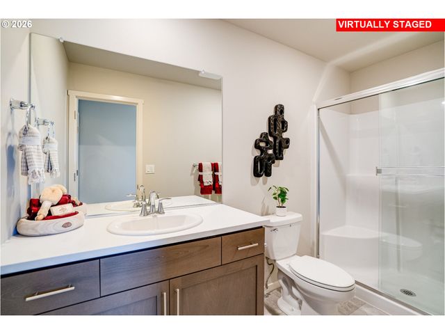 876 Sifuentez Ct, Woodburn, OR 97071