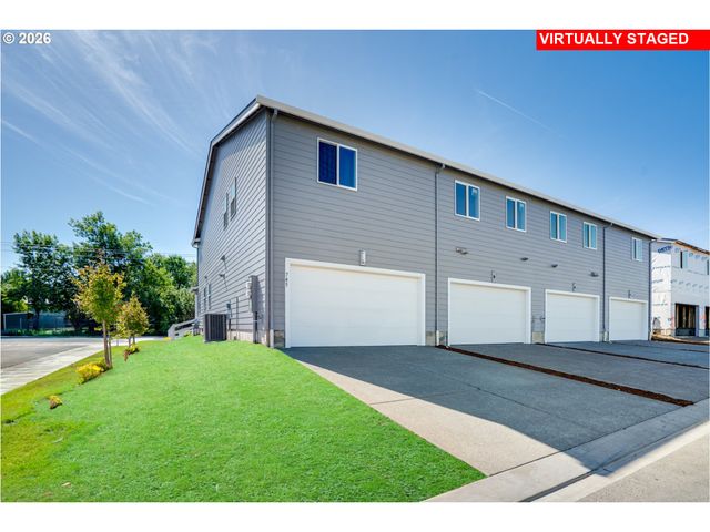 876 Sifuentez Ct, Woodburn, OR 97071