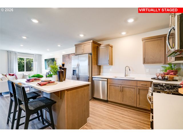 876 Sifuentez Ct, Woodburn, OR 97071