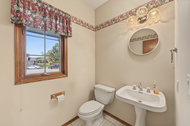 1025 NE Fountain View Court, Ankeny, IA 50021