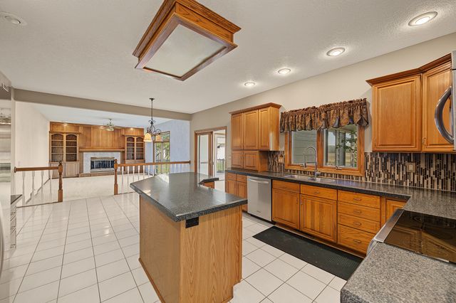 1025 NE Fountain View Court, Ankeny, IA 50021