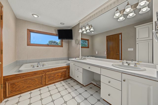 1025 NE Fountain View Court, Ankeny, IA 50021