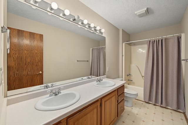 1025 NE Fountain View Court, Ankeny, IA 50021