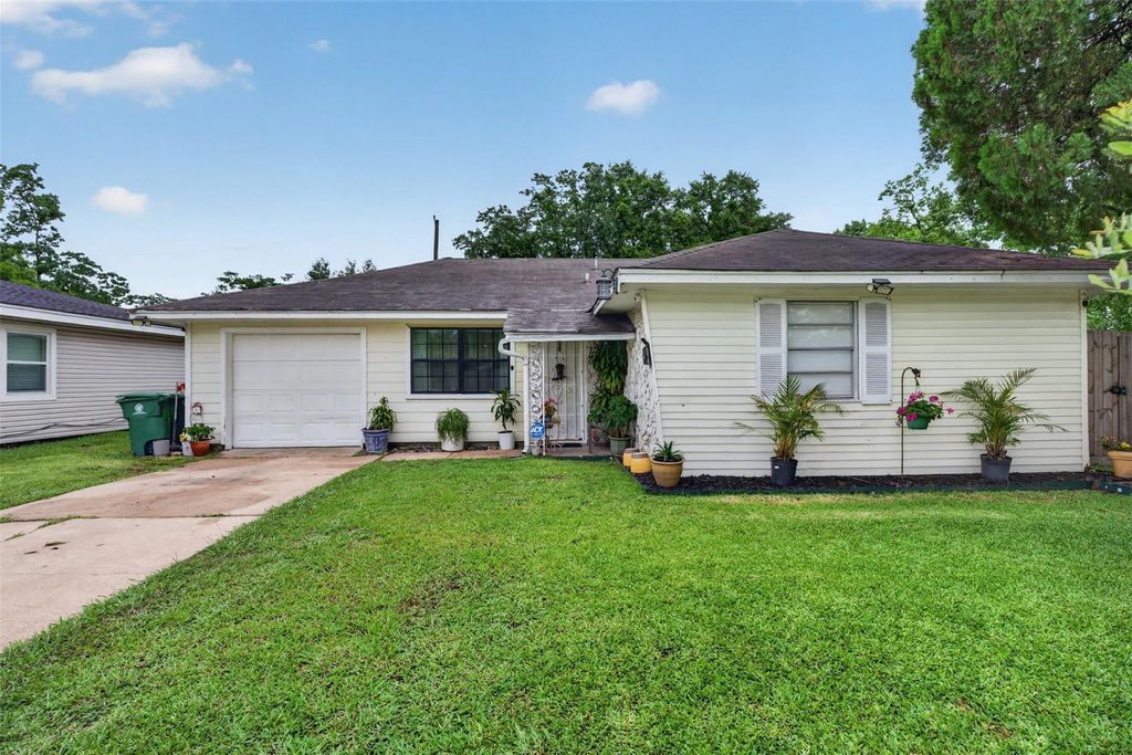 13919 Santa Teresa Road, Houston, TX 77045