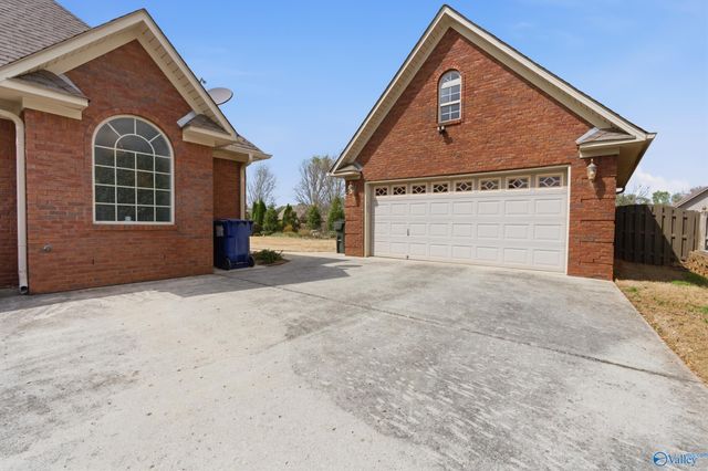 211 Ash Ridge Drive, New Market, AL 35761