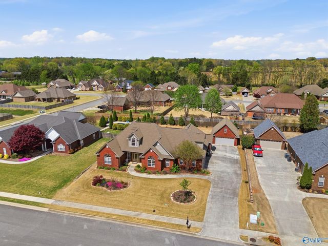 211 Ash Ridge Drive, New Market, AL 35761