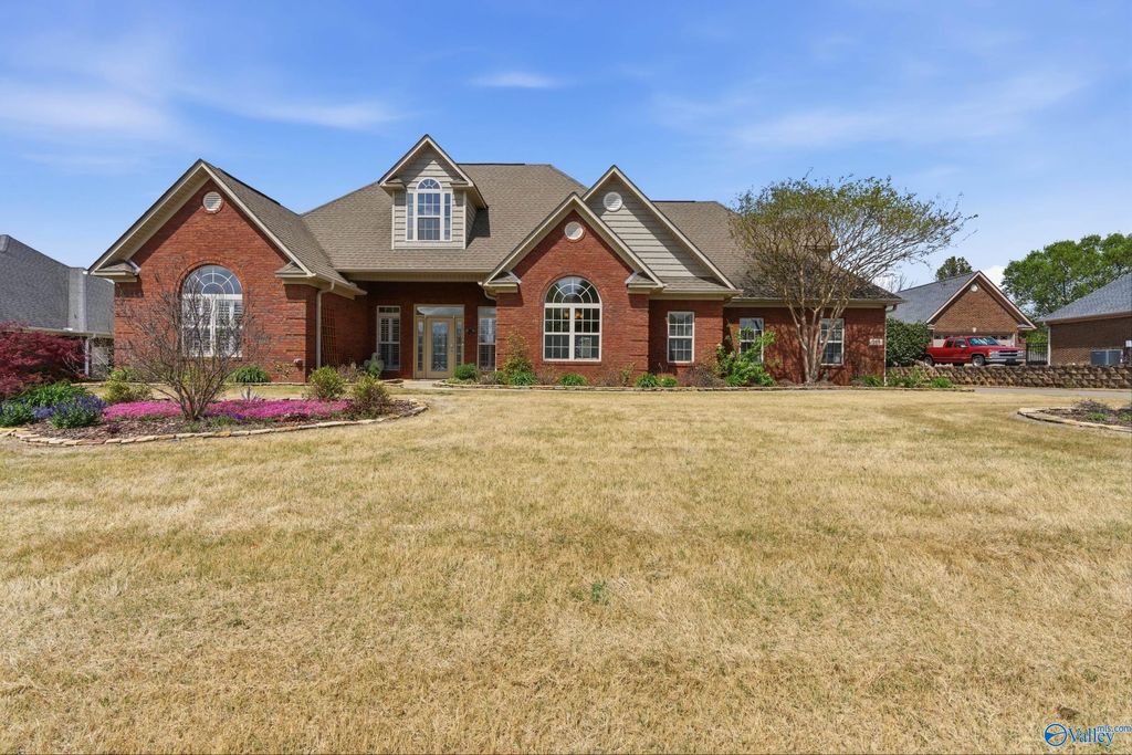 211 Ash Ridge Drive, New Market, AL 35761