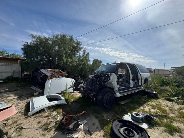 13841 Carson, Trona, CA 93562