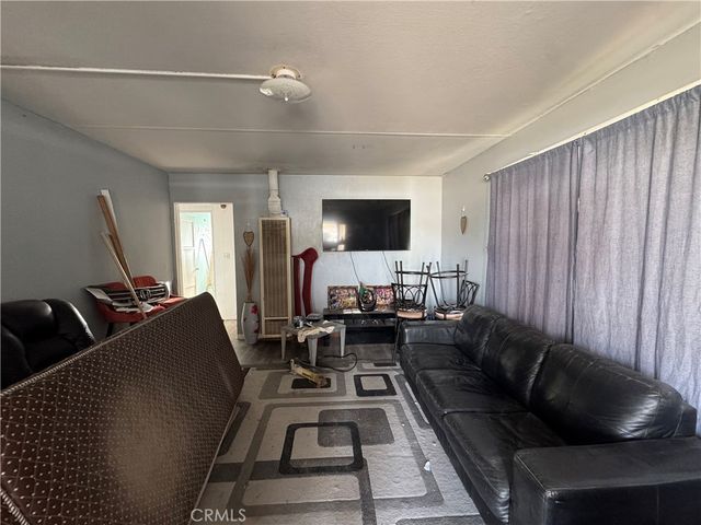 13841 Carson, Trona, CA 93562