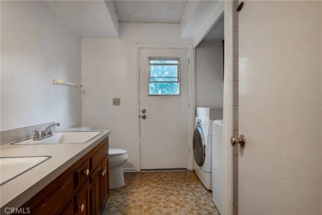 3141 E Palmyra Avenue, Orange, CA 92869
