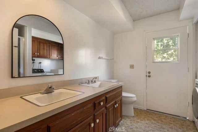 3141 E Palmyra Avenue, Orange, CA 92869