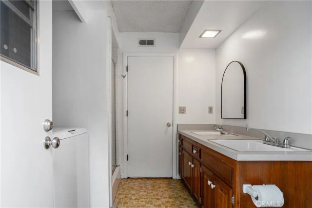 3141 E Palmyra Avenue, Orange, CA 92869