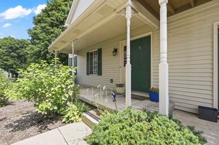 5 W Pheasant Trail 05, Lake In The Hills, IL 60156