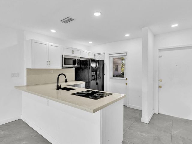 2451 SW 82nd Avenue 108, Davie, FL 33324