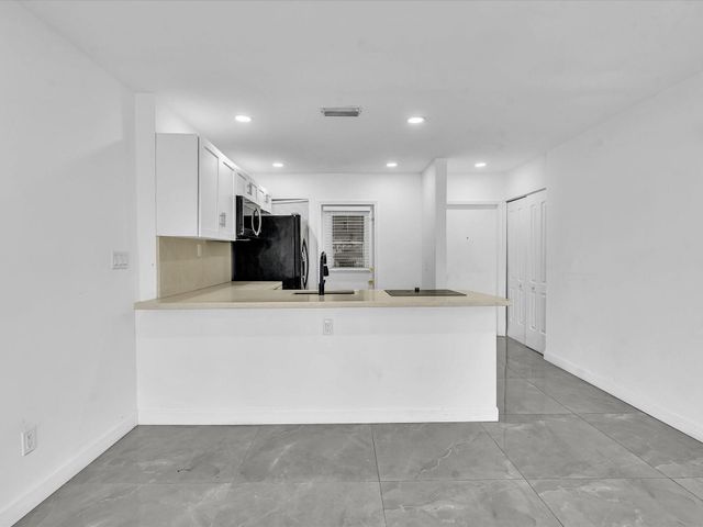 2451 SW 82nd Avenue 108, Davie, FL 33324