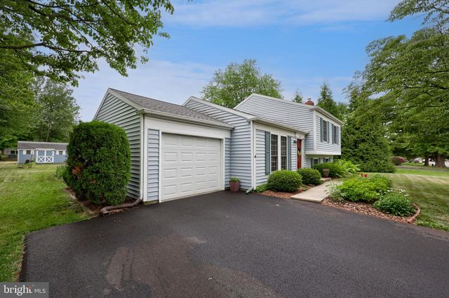 2514 SPLIT RAIL DR, East Petersburg, PA 17520