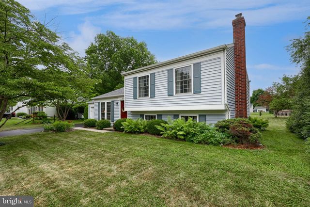 2514 SPLIT RAIL DR, East Petersburg, PA 17520