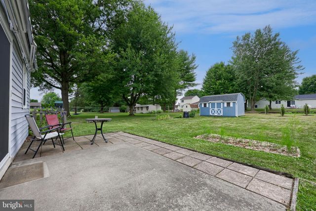 2514 SPLIT RAIL DR, East Petersburg, PA 17520