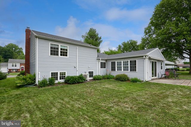 2514 SPLIT RAIL DR, East Petersburg, PA 17520