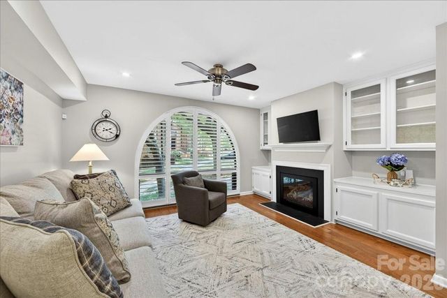 5803 Sharon Road K, Charlotte, NC 28210