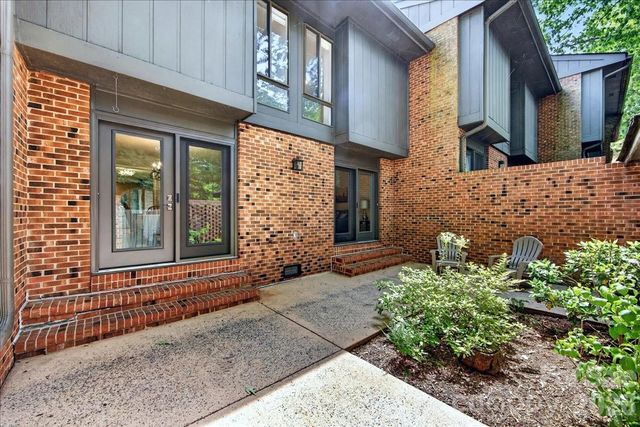 5803 Sharon Road K, Charlotte, NC 28210