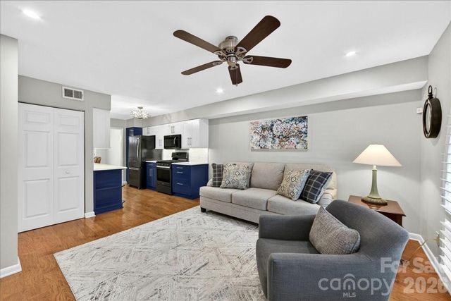 5803 Sharon Road K, Charlotte, NC 28210