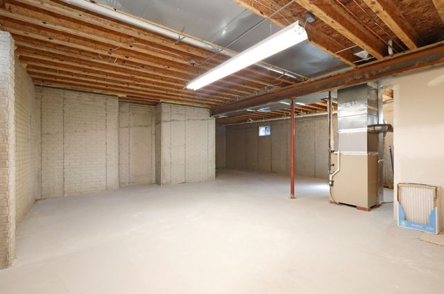 1909 NW 126th Street, Clive, IA 50325