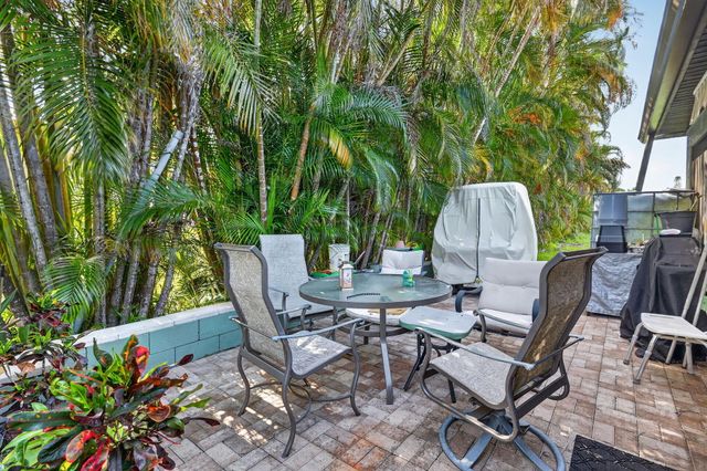 11 SE Flamenco Way, Port St. Lucie, Port St Lucie, FL 34952