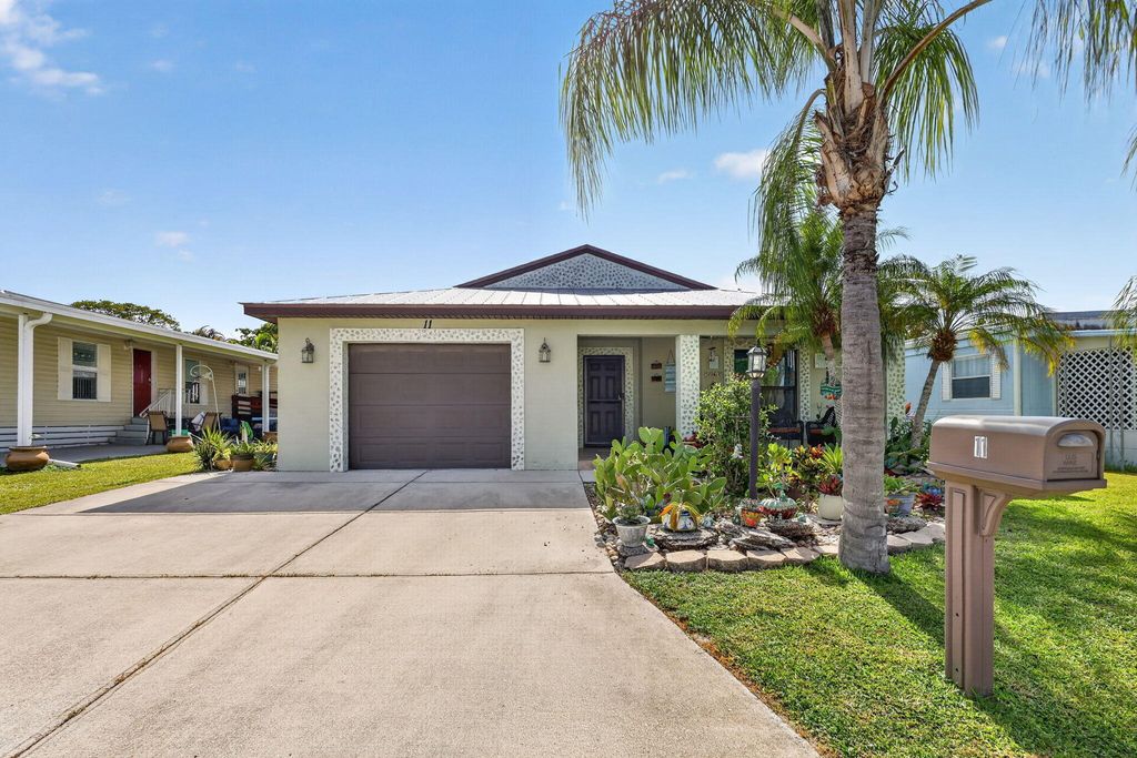 11 SE Flamenco Way, Port St. Lucie, Port St Lucie, FL 34952