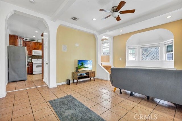 2641 S Catalina Street, Los Angeles, CA 90007