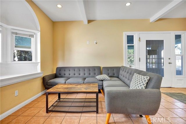 2641 S Catalina Street, Los Angeles, CA 90007