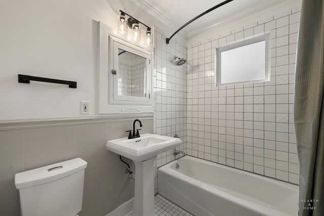 381 Douglas Avenue, Crystal Lake, IL 60014