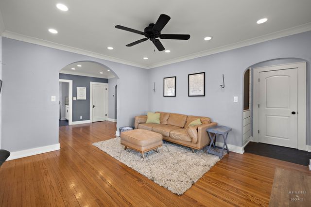 381 Douglas Avenue, Crystal Lake, IL 60014