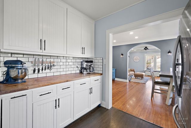 381 Douglas Avenue, Crystal Lake, IL 60014