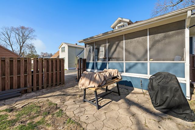 381 Douglas Avenue, Crystal Lake, IL 60014