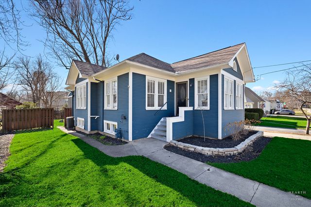 381 Douglas Avenue, Crystal Lake, IL 60014