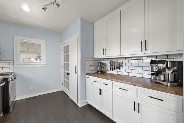 381 Douglas Avenue, Crystal Lake, IL 60014