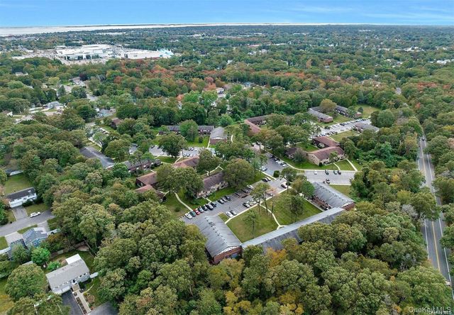 176 Newbrook Lane 176, Bay Shore, NY 11706