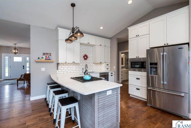 2232 Coventry Lane, North Mankato, MN 56003