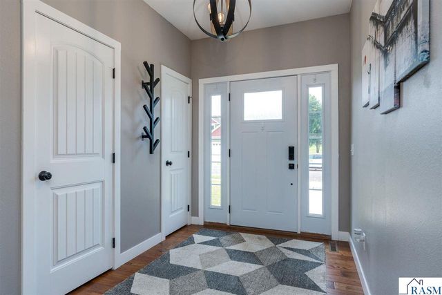 2232 Coventry Lane, North Mankato, MN 56003
