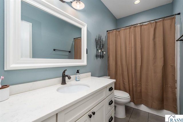 2232 Coventry Lane, North Mankato, MN 56003