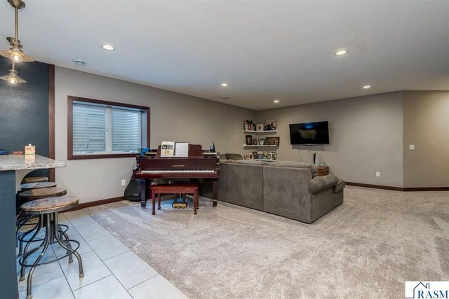 2232 Coventry Lane, North Mankato, MN 56003