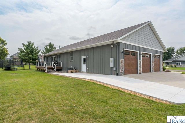2232 Coventry Lane, North Mankato, MN 56003