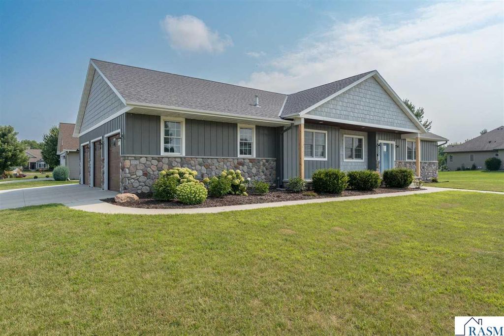 2232 Coventry Lane, North Mankato, MN 56003