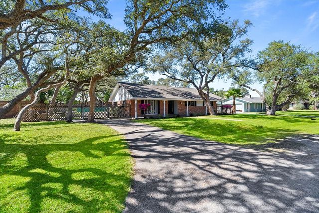 1905 Shores Lane, Rockport, TX 78382