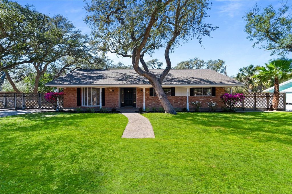 1905 Shores Lane, Rockport, TX 78382