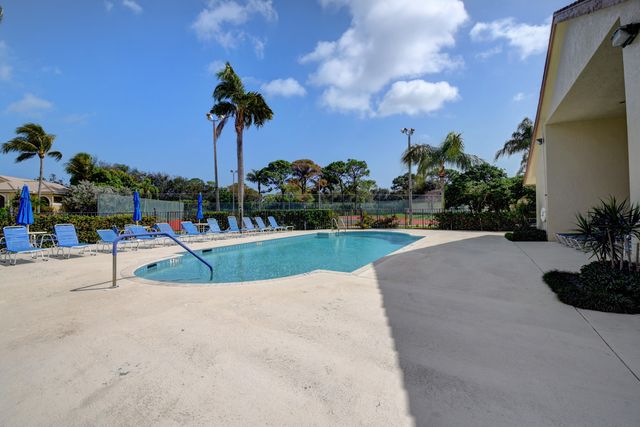 10201 Lexington Lakes Boulevard N, Boynton Beach, FL 33436