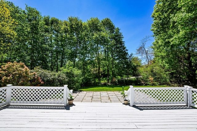 1 Moody Dr, Sandwich, MA 02563