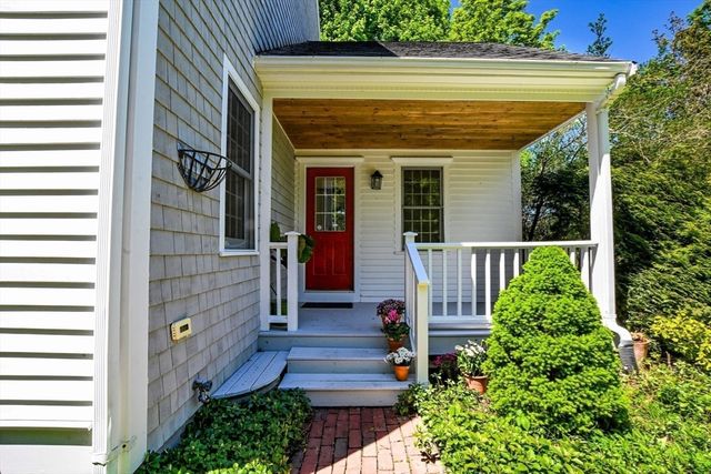 1 Moody Dr, Sandwich, MA 02563