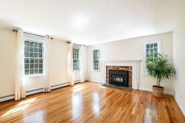 1 Moody Dr, Sandwich, MA 02563
